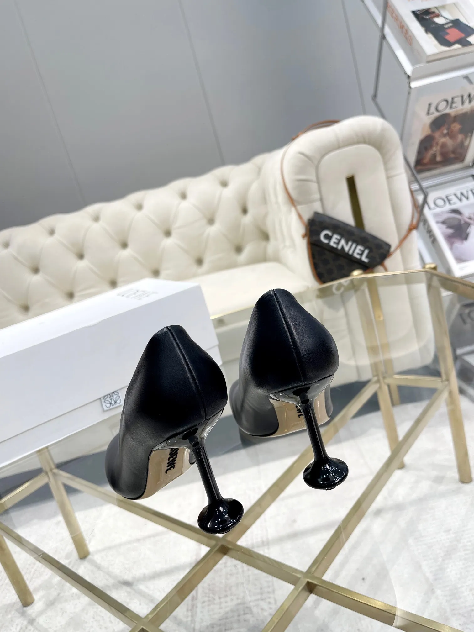 👟👟Ex-factory price 640👟👟 LOEWE‼ ️ New arrival‼ ️Imported genuine leather sole Loewe 2024/aw early spring latest catwalk color diamond series catwalk style 😘😘😘 Upper: imported super soft sheepskin lining: imported water-dyed sheepskin Outsole: original molded injection molded leather outsole Heel: original molded 1:1 Heel height: 9.5cm Size: 35-39 (40/41/42/43 custom-made, non-refundable)